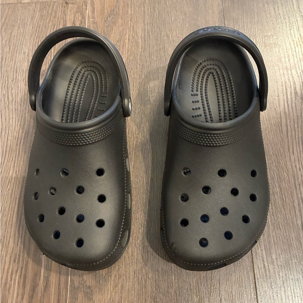 CROCS black classic clogs size 6 like new comfy waterproof roomy!